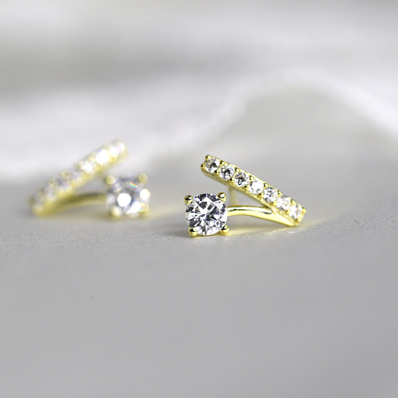 V-shaped zircon earrings