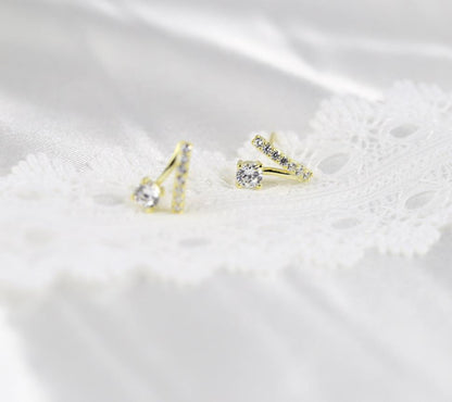 V-shaped zircon earrings